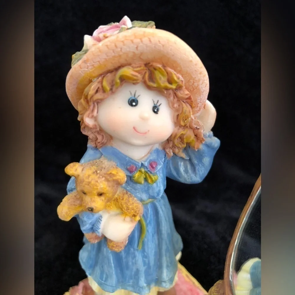 K's Collection Girl In The Mirror Figurine